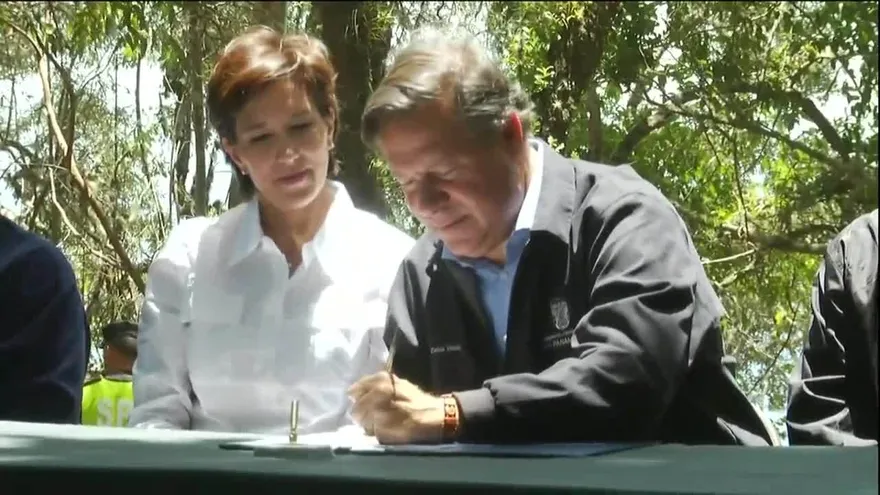 Renuncia la ministra de Ambiete