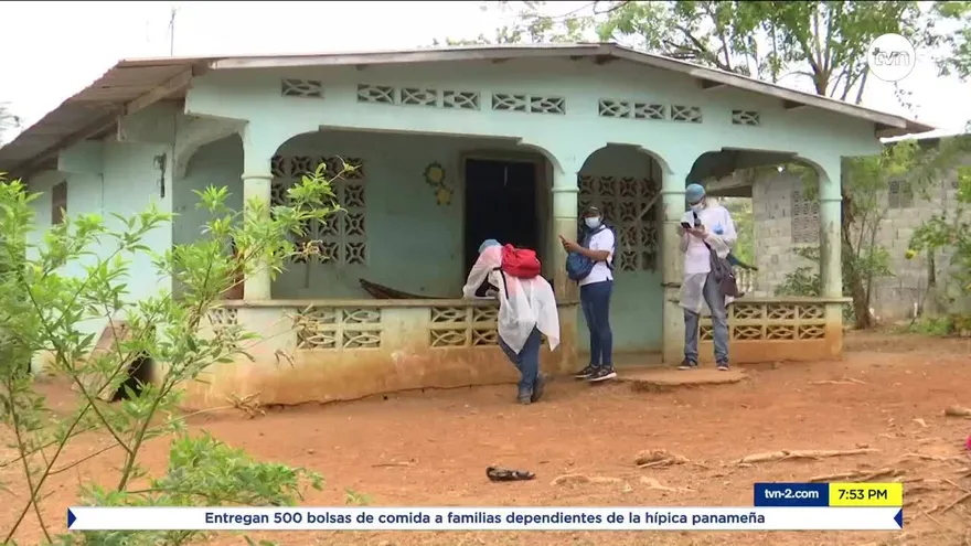 Entregan bonos solidarios a personas de escaso poder adquisitivo