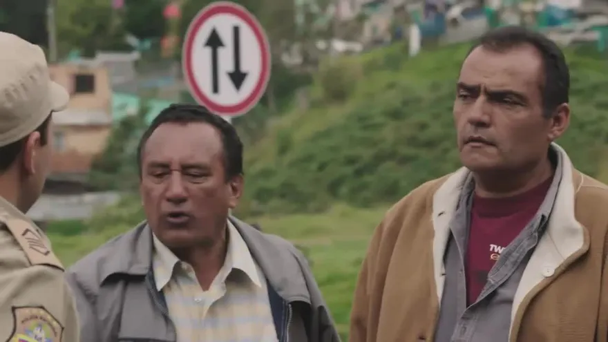 La Gloria de Lucho - Capítulo 20 - ¡La carrera política de Lucho ve sus pininos con apoyo del barrio!