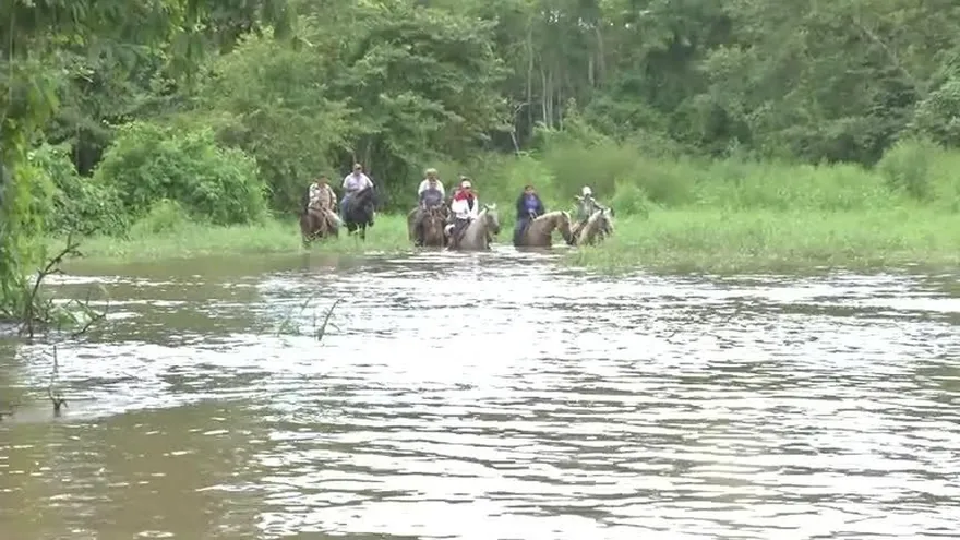 Tres años después, las calles de Darién no han sido arregladas