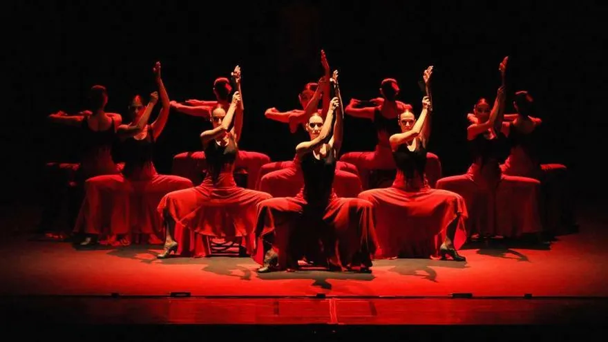 Fotografía sin fechar y cedida por el Ballet Nacional de España (BNE), que muestra a sus integrantes mientras realizan un espectáculo, en Madrid (España).