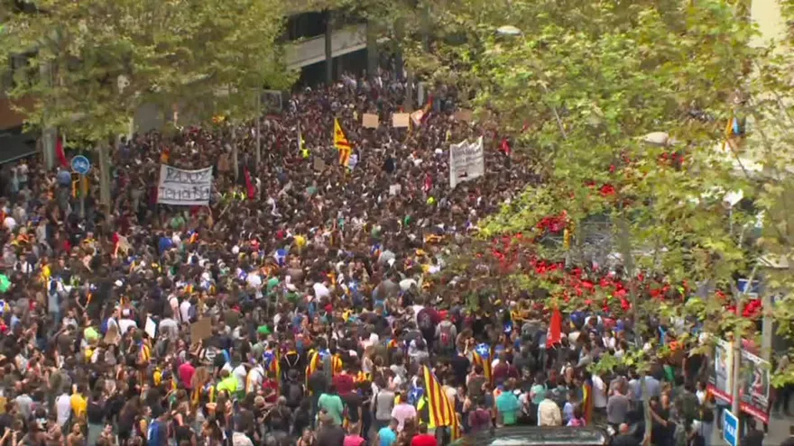 Catalanes protestan contra represión policial