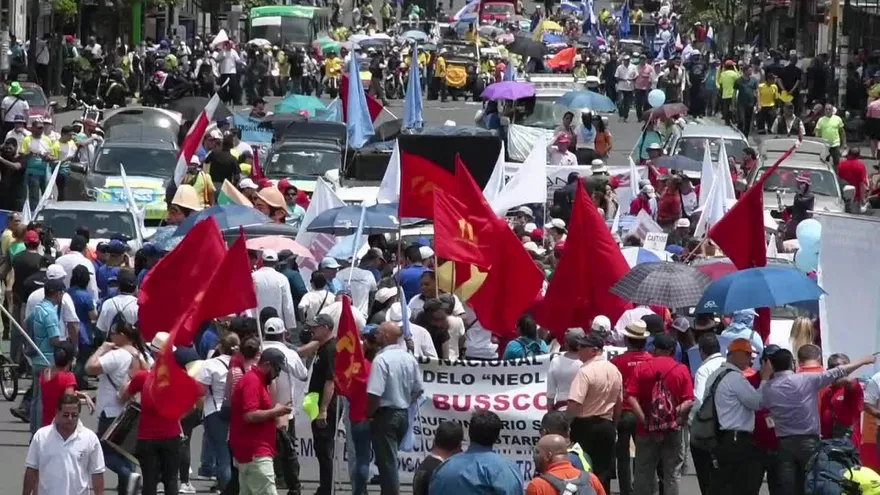Paralizan servicios en protesta por reforma fiscal en Costa Rica