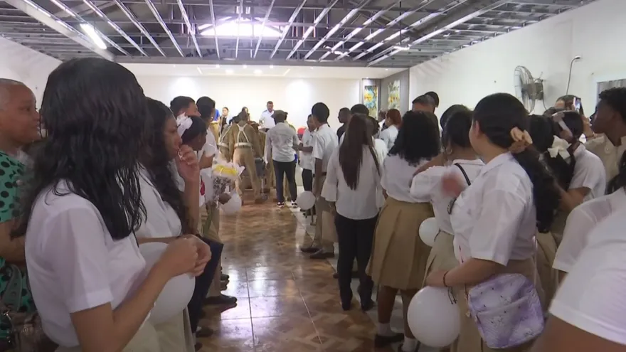 Familiares y compañeros dan el último adiós a Yesenia González, víctima del accidente en Chepo.