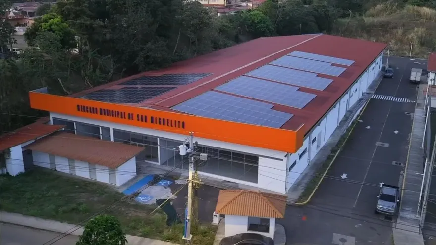 Mercado Municipal de San Miguelito en fase final de construcción.