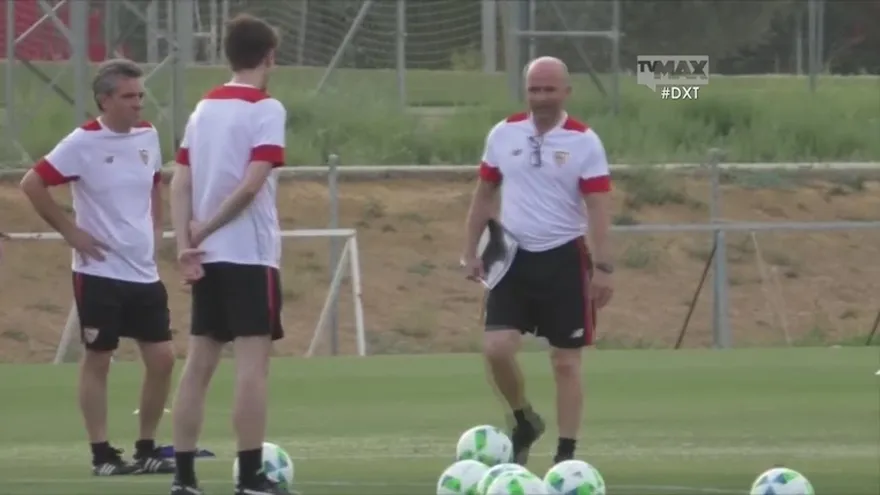 "Sampaoli quiere dirigir Argentina pero el Sevilla no lo deja", dijo abogado del técnico
