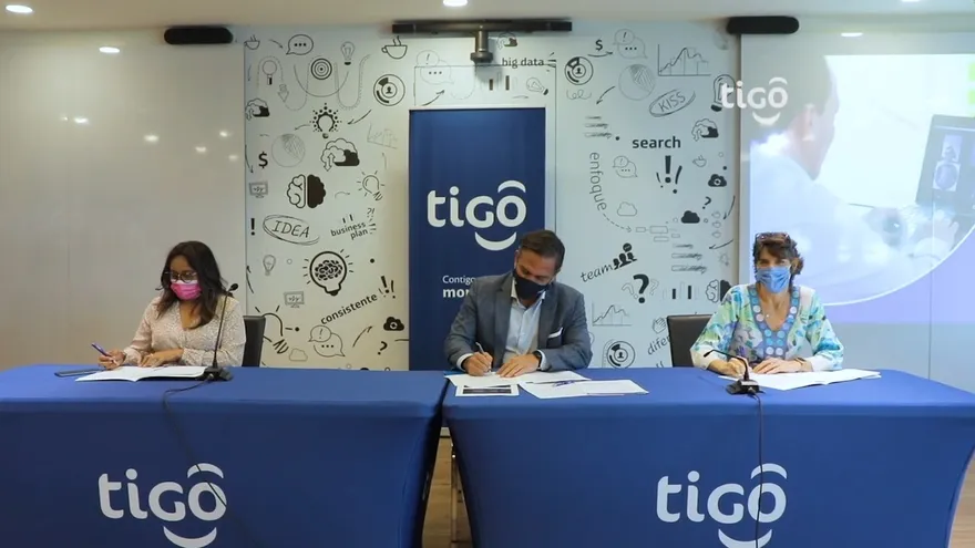 Tigo Panamá lanza Maestros Conectados