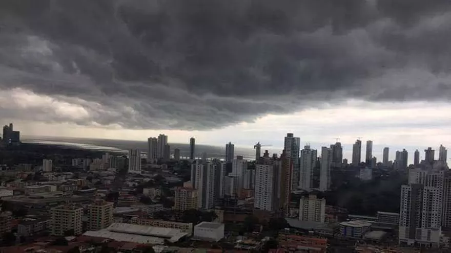 Mal tiempo en la ciudad capital.