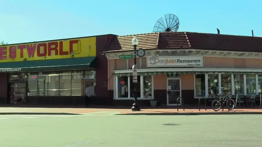 El barrio latino de Washington, entre espada de alquileres y pared de Trump