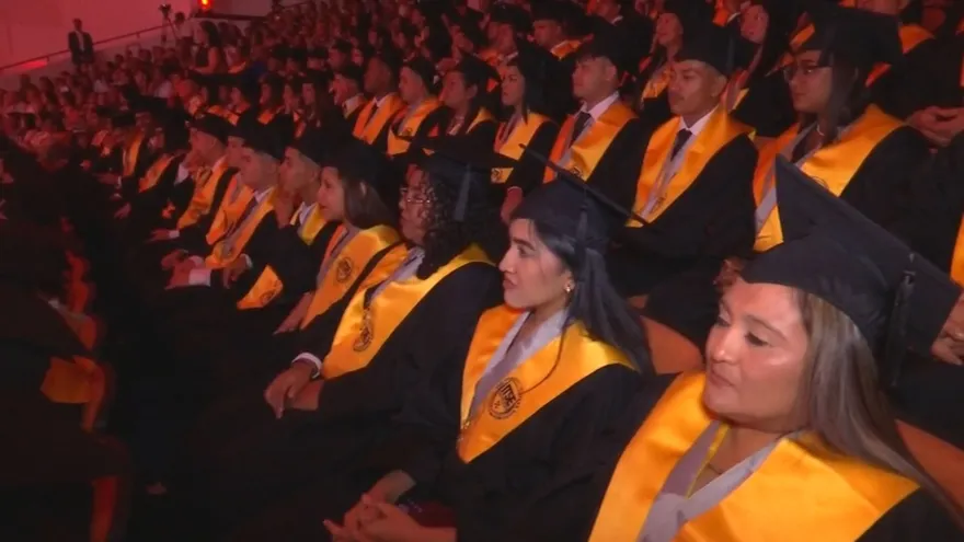 ITSE gradúa a 276 estudiantes y celebra su primera promoción de innovación digital.
