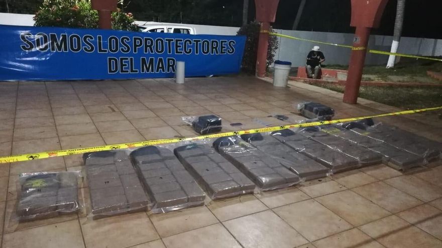 Ejército salvadoreño detiene a 3 guatemaltecos con 219 kilogramos de cocaína