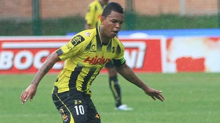 Gol de Nelson "Ruso" Barahona, un tiro libre que engañó a todos