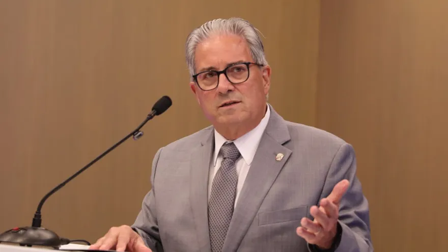 El ministro de Salud, Fernando Boyd Galindo.