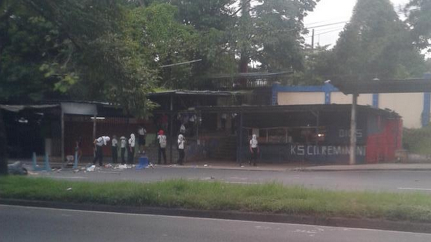 Artesanos cierran la vía Transístmica