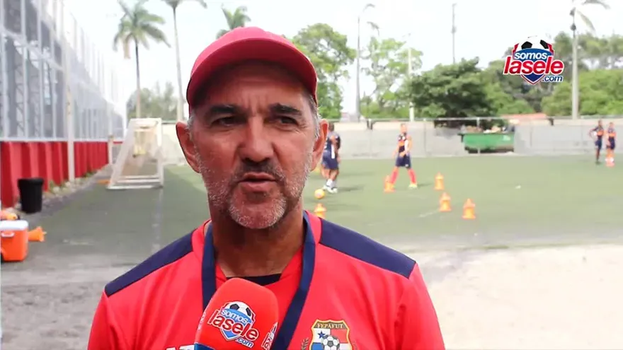 El DT Shubert Pérez, nos ilustra sobre la disciplina del Fútbol Playa