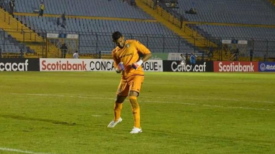 Comunicaciones del panameño José Calderón remontó y venció al Guastatoya