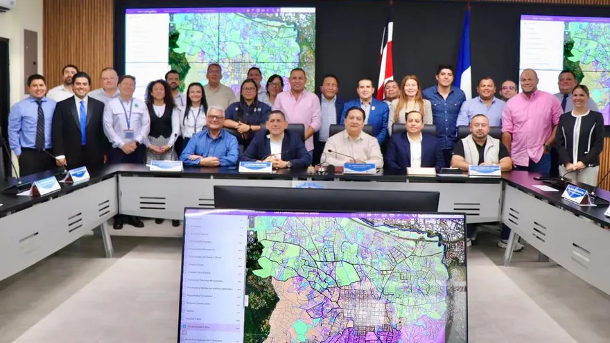 Reunión de los alcaldes panameños con la empresa Dicsa en Costa Rica