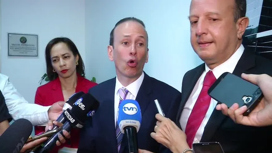 Ivan Zarack, ministro del MEF, presentó el proyecto de ley.