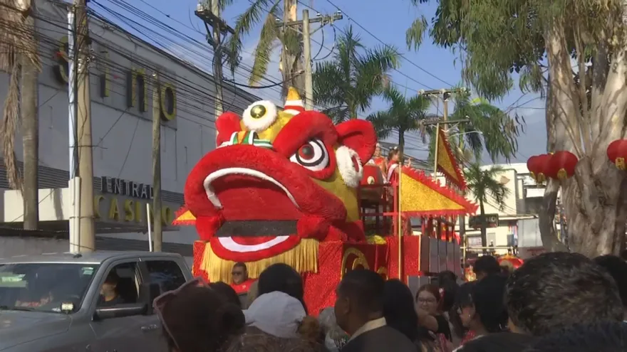 Desfile de Año Nuevo Chino en El Dorado.
