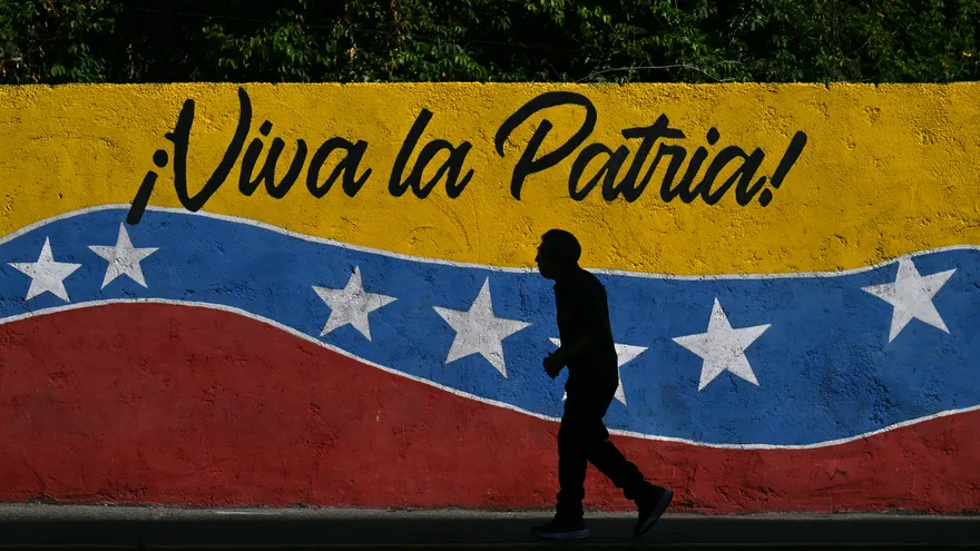 Un mural de Viva la Patria en una calle de Venezuela