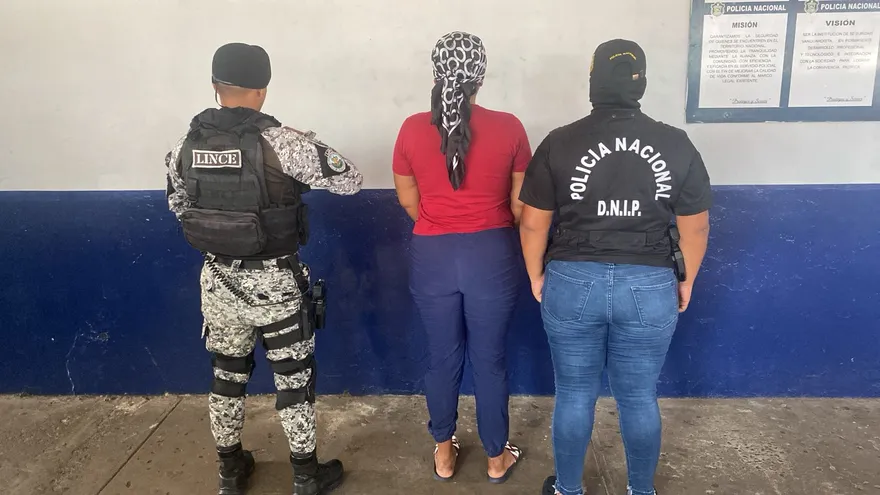 Mujer aprehendida en por supuesto peculado en junta comunal de Barrio Sur en Colón