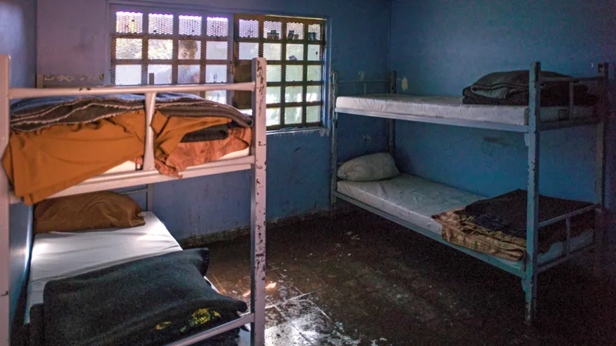 Fotografía facilitada por la Fundación Michael Horbach de uno de los centros de tortura de la dictadura chilena de Augusto Pinochet que se exhiben en la muestra "De la tortura no se habla".