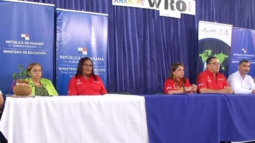 Ministra habla sobre desfiles patrios en el país