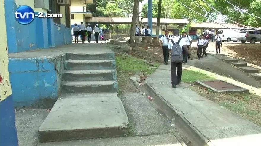 Padres de familia en pie de guerra, no los atiende la Ministra Paredes