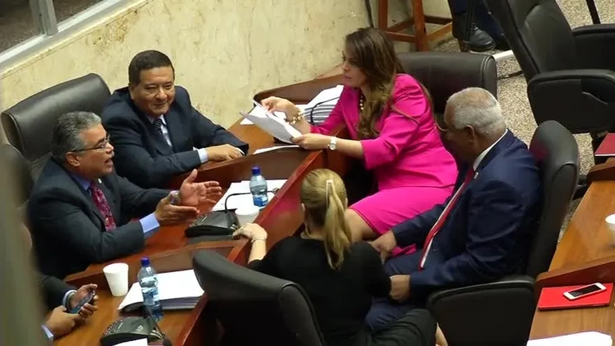 Primer debate a ley de contrataciones