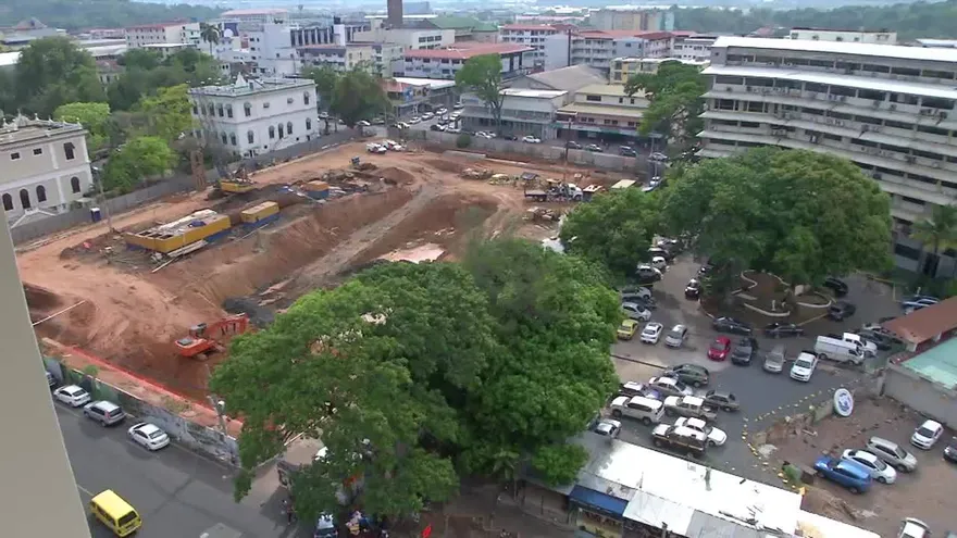 Estacionamientos soterrados con un año de retraso