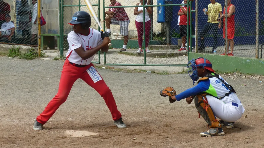 San Antonio gana y es líder en el Metropolitano Preintermedio