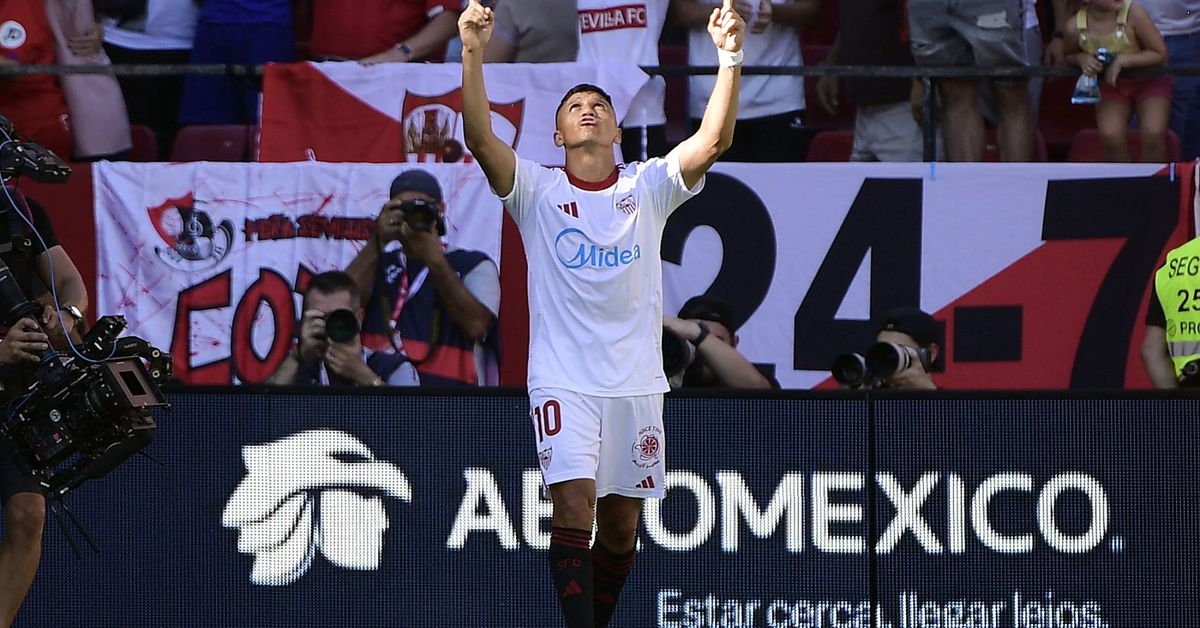Sevilla sale del descenso en la liga española de la mano de Alexis Sánchez