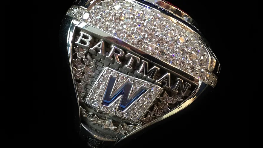 Anillo obsequiado por los Cachorros a Steve Bartman