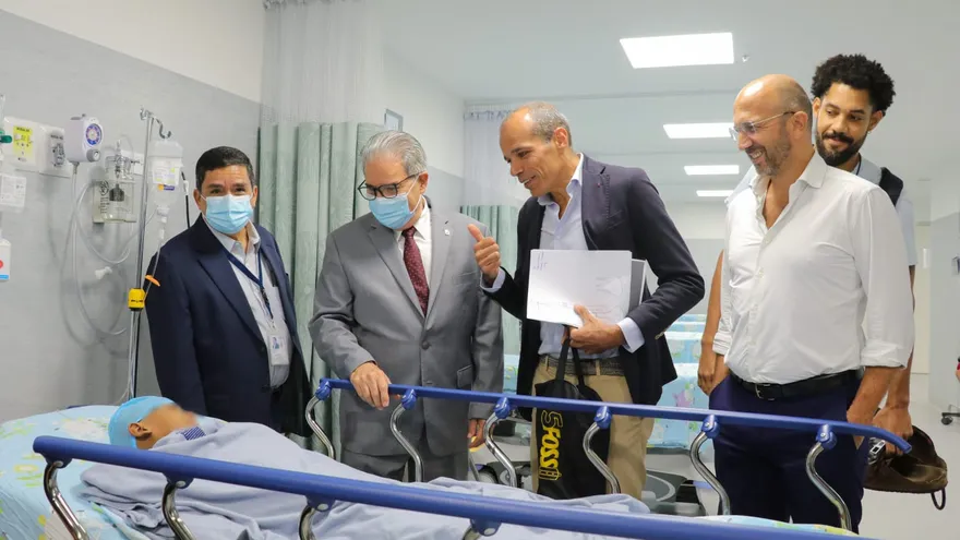 El pequeño recibió la visita de Fernando Boyd Galindo, ministro de Salud