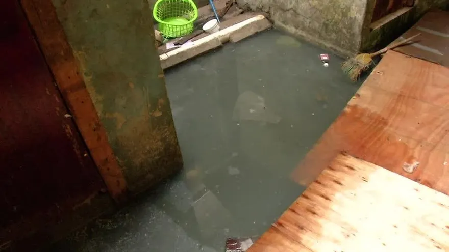 Desborde de aguas servidas en San Miguel