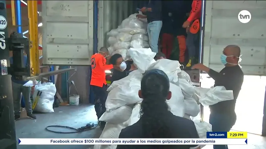 Expectativa por entrega de bonos y bolsas de comida