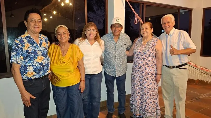 Importantes figuras de la música típica panameña en una reunión