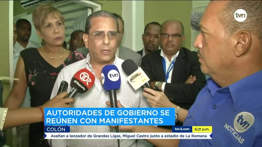 Gobierno se reúne con manifestantes en Colón