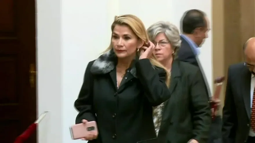 Presidenta de Bolivia dice que si Evo Morales vuelve tendrá que "responder a la justicia"