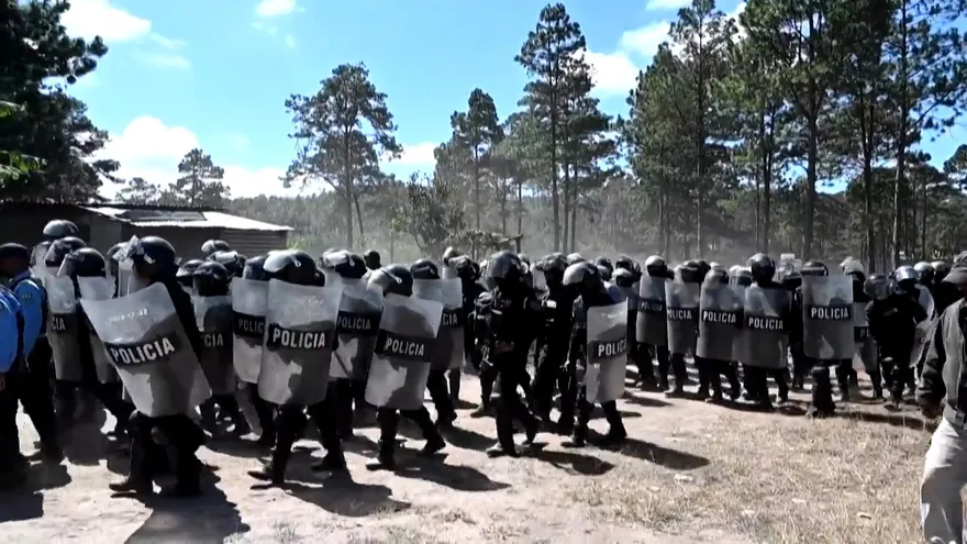 Presidenta Xiomara Castro detiene desalojo de comunidad indígena