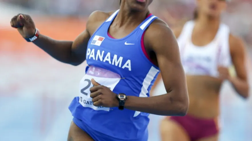 Lewis queda fuera de los 100 metros con valla