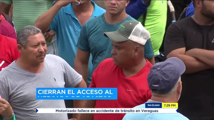 Vendedores del Mercado de Abastos protestan