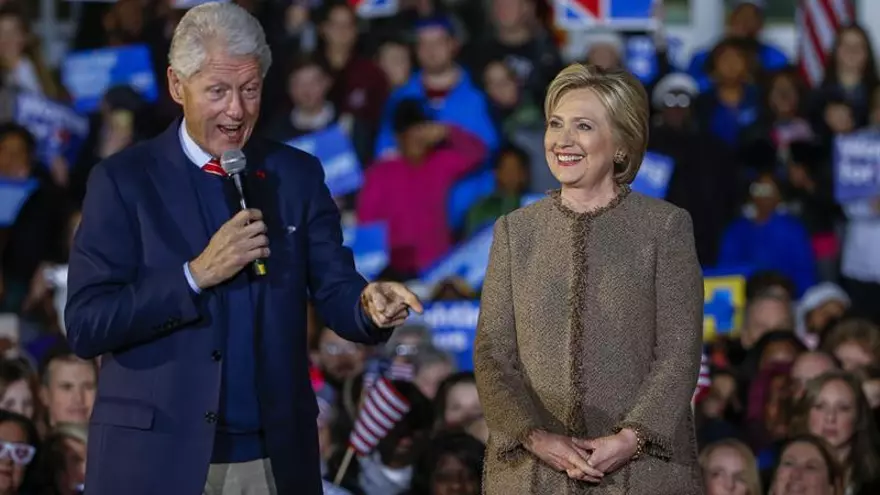 Bill Clinton sería el 'primer caballero' sí su esposa gana la presidencia de EEUU. EFE