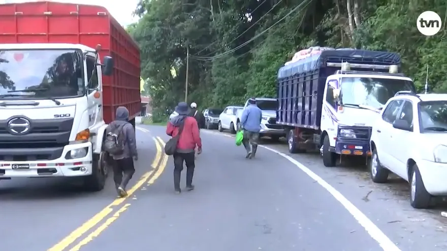 Camiones con carga varados en Cerro Punta