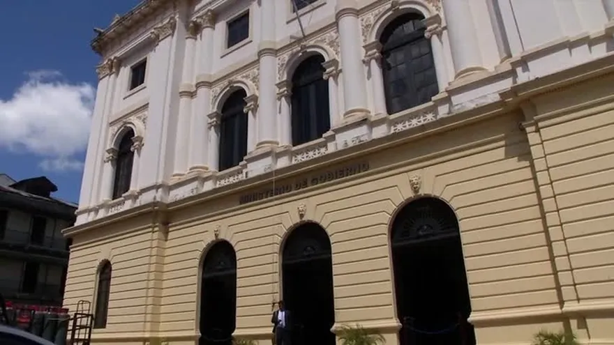 Ministerio de Gobierno presenta proyectos  que se someterán a licitación este año