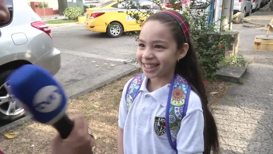 Estudiantes de escuelas privadas regresan a clases