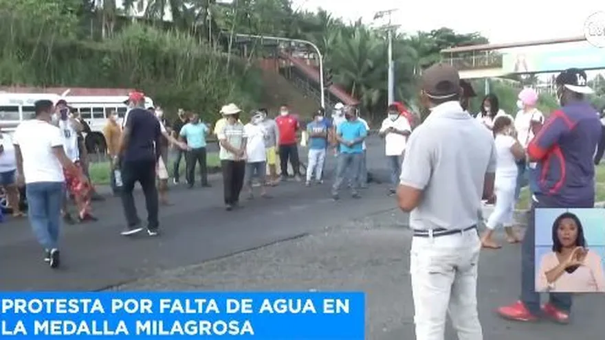 Realizan protesta por falta de agua, en el sector de La Medalla Milagrosa,  en la provincia de Colón