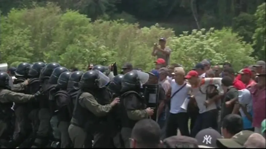 Obreros y policías se enfrentan en Chiriquí dejando varios heridos y detenidos