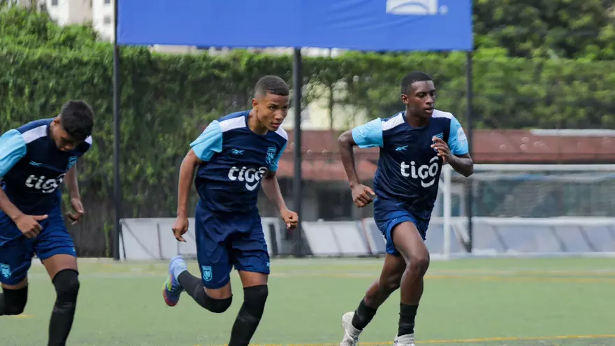 Jugadores de la Preselección Sub-15 de Panamá en entrenamiento