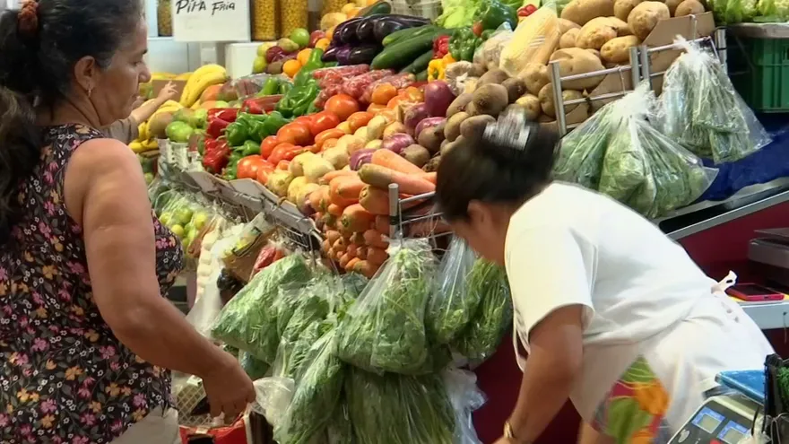 Alimentos que no se venden en San Felipe Neri son usados para darle comida a habitantes de la calle.